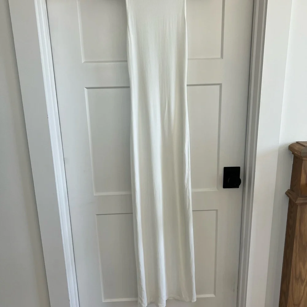 Iconic Skims Lounge White Maxi Dress - Picture 2 of 4